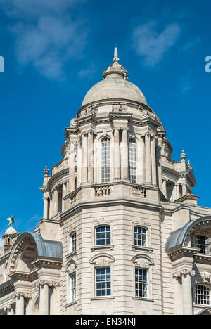 Cupola del porto di Liverpool edificio - una delle tre grazie al Pier Head, Liverpool. Foto Stock