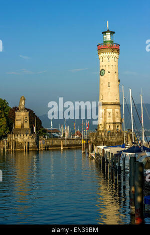 Leone bavarese, nuovo faro, porto, il lago di Costanza, Lindau, Svevia, Baviera, Germania Foto Stock