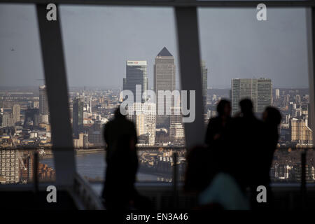 Londra, Regno Unito. 1 Mar, 2015. Sky Garden.Sky Garden a 20 Fenchurch Street grattacielo occupa tre piani e offre vedute ininterrotte della città di Londra. Servite da due ascensori express, i visitatori che arrivano a un bel giardino panoramico con un'area di visione, terrazza, caffetteria, bar e ristorante. Sky Garden è un vero e proprio spazio unico ed è stato progettato per creare un dialogo aperto e vivace luogo di svago, offrendo ai visitatori una rara opportunità di vivere Londra da un punto di vista diverso, Londra, UK © Veronika Lukasova/ZUMA filo/Alamy Live News Foto Stock