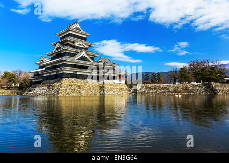 Castello medievale Matsumoto nella parte orientale di Honshu, Giappone Foto Stock