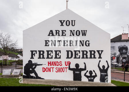 Free Derry Corner nel quartiere Bogside di Derry, Irlanda del Nord, che si trova nell'intersezione del Lecky Road, Ros Foto Stock