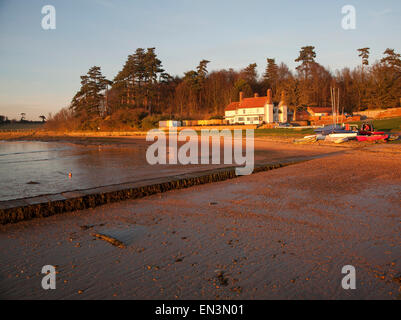 Ramsholt Arms pub tramonto in inverno, Fiume Deben, Ramsholt, Suffolk, Inghilterra Foto Stock