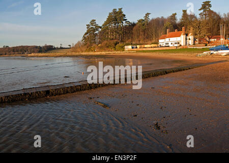 Ramsholt Arms pub tramonto in inverno, Fiume Deben, Ramsholt, Suffolk, Inghilterra Foto Stock