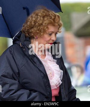 Toby Jones, Annette Crosbie, Alison Steadman e Julia Foster sul set del papà filmato Esercito nello Yorkshire con: Alison Steadman dove: Yorkshire, Regno Unito quando: 23 Ott 2014 Foto Stock