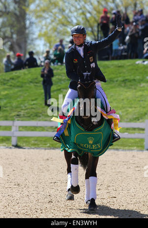 Lexington, KY, Stati Uniti d'America. 27 apr, 2015. Aprile 26, 2015: #10 Fischerrocana FST e Michael Jung dalla Germania vincere il 2015 Rolex tre giorni della manifestazione presso il Kentucky Horse Park. Candice Chavez/ESW/CSM/Alamy Live News Foto Stock