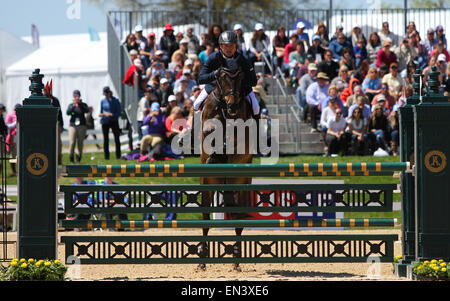 Lexington, KY, Stati Uniti d'America. 27 apr, 2015. Aprile 26, 2015: #10 Fischerrocana FST e Michael Jung dalla Germania vincere il 2015 Rolex tre giorni della manifestazione presso il Kentucky Horse Park. Candice Chavez/ESW/CSM/Alamy Live News Foto Stock