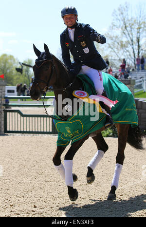 Lexington, KY, Stati Uniti d'America. 27 apr, 2015. Aprile 26, 2015: #10 Fischerrocana FST e Michael Jung dalla Germania vincere il 2015 Rolex tre giorni della manifestazione presso il Kentucky Horse Park. Candice Chavez/ESW/CSM/Alamy Live News Foto Stock