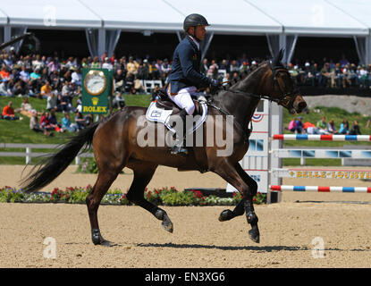 Lexington, KY, Stati Uniti d'America. 27 apr, 2015. Aprile 26, 2015: #10 Fischerrocana FST e Michael Jung dalla Germania vincere il 2015 Rolex tre giorni della manifestazione presso il Kentucky Horse Park. Candice Chavez/ESW/CSM/Alamy Live News Foto Stock