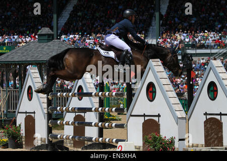 Lexington, KY, Stati Uniti d'America. 27 apr, 2015. Aprile 26, 2015: #10 Fischerrocana FST e Michael Jung dalla Germania vincere il 2015 Rolex tre giorni della manifestazione presso il Kentucky Horse Park. Candice Chavez/ESW/CSM/Alamy Live News Foto Stock