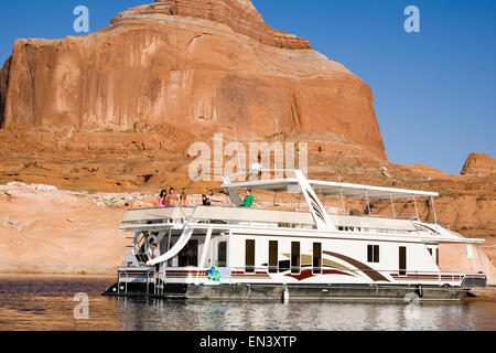 Persone su una casa galleggiante sul lago Powell Foto Stock