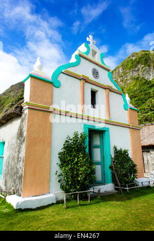 La Santa Rosa de Lima Cappella nel villaggio di Chavayan, isola di Batán, provincia di Batanes, Filippine il 15 dicembre 2014. Foto Stock