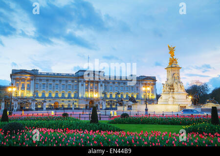 Buckingham Palace a Londra, Gran Bretagna al tramonto Foto Stock
