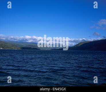 Il cloud passando attraverso Beinn Dearg una vista da Ullapool sul Loch Ginestra Wester Ross Scozia Scotland Foto Stock