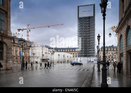 Parigi, Francia - 14 Febbraio 2015: opere di miglioramento in Place Vendome. Foto Stock