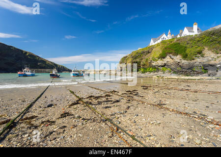 Il porto e la spiaggia di Port Isaac Cornwall Inghilterra UK Europa Foto Stock