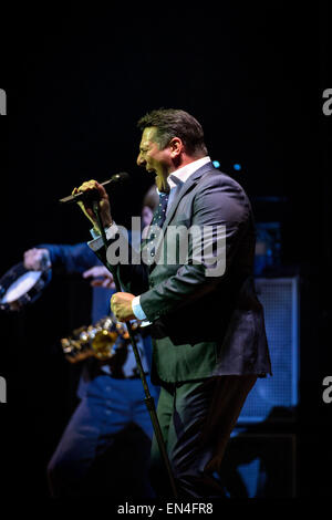 Toronto, Ontario, Canada. 27 apr, 2015. British new wave band Spandau Ballet eseguita nel centro storico di Massey Hall di Toronto. I membri della band: Tony Hadley, GARY KEMP, STEVE NORMAN, JOHN KEEBLE, Martin Kemp Credit: Igor Vidyashev/ZUMA filo/Alamy Live News Foto Stock