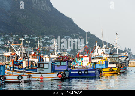 Barche da pesca in porto, Città di Simon (Simonstad), Cape Peninsula, Provincia del Capo occidentale, Repubblica del Sud Africa Foto Stock