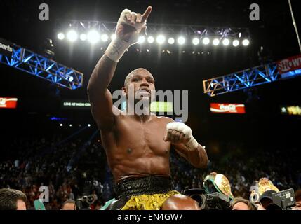 Las Vegas, Nevada, USA. Il 4 maggio, 2013. Floyd Mayweather Jr (USA) il pugilato : Floyd Mayweather, Jr. del Stati Uniti celebra dopo aver vinto il WBC welterweight title bout al MGM Grand Garden Arena di Las Vegas, Nevada, Stati Uniti . © Naoki Fukuda/AFLO/Alamy Live News Foto Stock