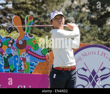 San Francisco, CA. 26 apr, 2015. Lydia Ko tee off al decimo foro durante la LPGA Swinging gonne Classic presso il lago di Merced Golf Club San Francisco, CA © csm/Alamy Live News Foto Stock