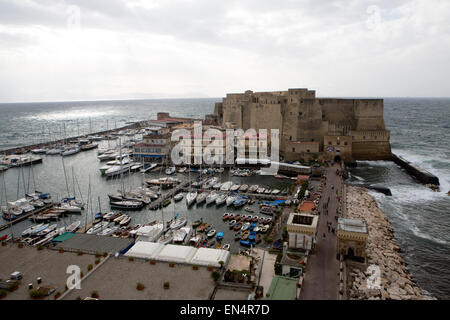 Castel dell'ovo a borge mariani. Si tratta di una vista dal Grand Hotel Vesuvio. Foto Stock