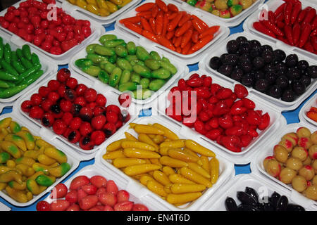 Caramelle smaltate in vendita in Chiang Mai Market Foto Stock