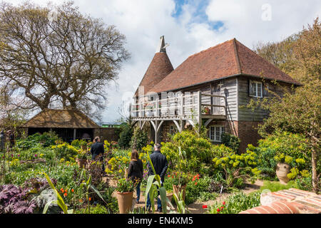 Oast House Sarah Raven Garden Pesce persico Hill Brightling Sussex Foto Stock