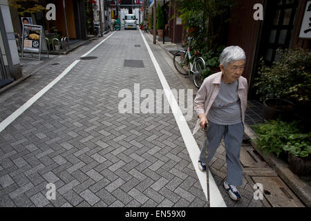 Anziani donna giapponese a Tokyo Foto Stock