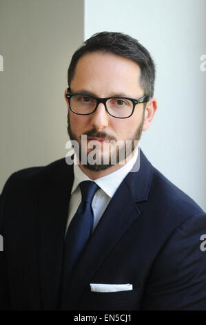 Monaco di Baviera, Germania. 27 apr, 2015. Direttore Emanuele Rotstein durante l'anteprima del documentario TV "liberatori" a Monaco di Baviera, Germania, il 27 aprile 2015. Il documentario sulla liberazione del campo di concentramento di Dachau settant anni fa è trasmesso dal canale televisivo storia il 31 maggio 2015. Foto: Tobias Hase/dpa/Alamy Live News Foto Stock