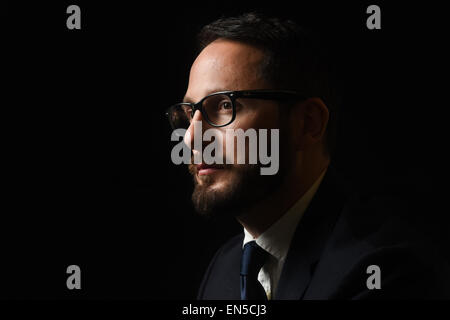 Monaco di Baviera, Germania. 27 apr, 2015. Direttore Emanuele Rotstein durante l'anteprima del documentario TV "liberatori" a Monaco di Baviera, Germania, il 27 aprile 2015. Il documentario sulla liberazione del campo di concentramento di Dachau settant anni fa è trasmesso dal canale televisivo storia il 31 maggio 2015. Foto: Tobias Hase/dpa/Alamy Live News Foto Stock