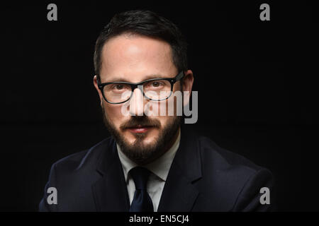 Monaco di Baviera, Germania. 27 apr, 2015. Direttore Emanuele Rotstein durante l'anteprima del documentario TV "liberatori" a Monaco di Baviera, Germania, il 27 aprile 2015. Il documentario sulla liberazione del campo di concentramento di Dachau settant anni fa è trasmesso dal canale televisivo storia il 31 maggio 2015. Foto: Tobias Hase/dpa/Alamy Live News Foto Stock