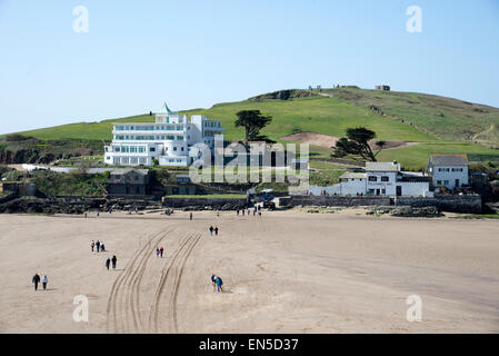 Burgh Island e hotel fuori della costa inglese nel South Devon England Regno Unito visto da Bigbury sul mare Foto Stock