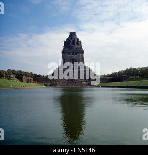 Aussicht auf das Völkerschlachtdenkmal von Leipzig; DDR 1970er Jahre. Vista del monumento alla battaglia delle nazioni in Leipz Foto Stock