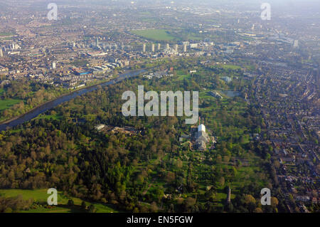 Una veduta aerea della Royal Botanic Gardens di Kew presi da un velivolo di avvicinamento alla terra presso l'aeroporto di Heathrow. Foto Stock