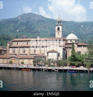 Der Dom Santa Maria Annunziata a Salò am Gardasee, Italien 1970er Jahre. La chiesa di Santa Maria Annunziata a Salò sul lago di G Foto Stock