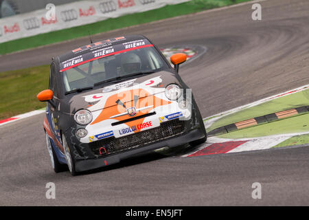 Monza, Italia - 25 Ottobre 2014: Fiat Abarth 695 della Uboldi Corse, team guidato da Cosimo BARBERINI Foto Stock