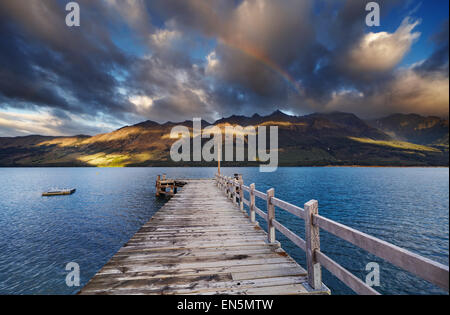 Il molo in legno, lago di Wakatipu, Glenorchy, Nuova Zelanda