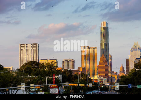 Il punto di vista del centro di Austin e da South Congress Street in Austin, Texas, il 21 ottobre 2012. Foto Stock