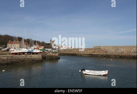 Dysart harbour con san serf tower fife scozia aprile 2015 Foto Stock