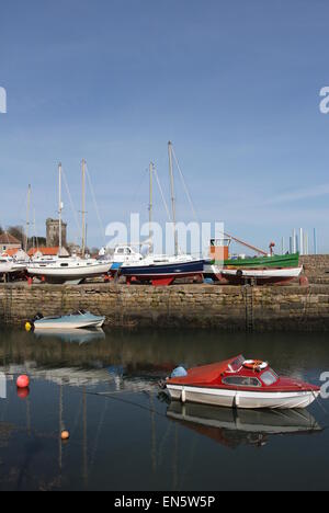 Dysart harbour con san serf tower fife scozia aprile 2015 Foto Stock