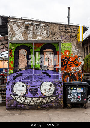 Berlino, graffiti sulle case, quartiere Friedrichshain, Foto Stock