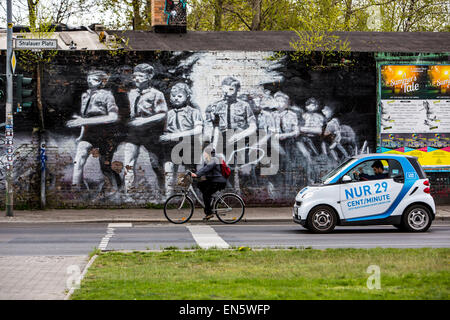 La East side gallery, par dell'ex muro di Berlino, dipinte da artisti da tutto il mondo, open air Museum di Berlino Foto Stock