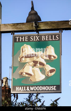 Il Six Bells public house di Newdigate, Surrey, Regno Unito Foto Stock