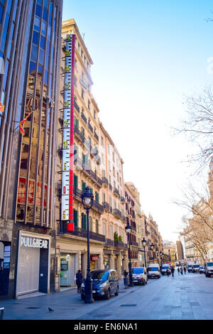 Termometro gigante. Avinguda Portal de l'Àngel, Barcellona, in Catalogna, Spagna. Foto Stock