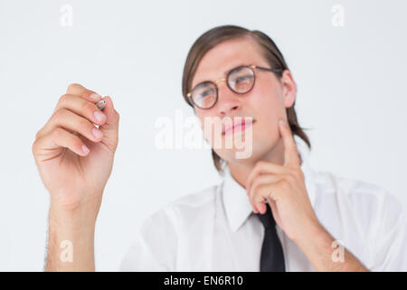 Geeky imprenditore iscritto con penna Foto Stock