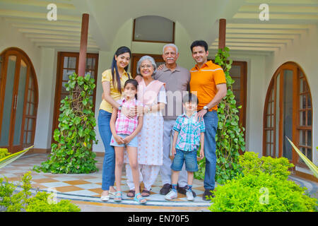 Ritratto di una famiglia multigenerazionali Foto Stock