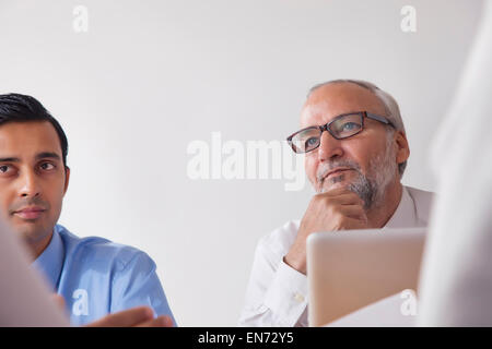 I dirigenti aziendali in ufficio Foto Stock