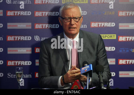 Sheffield, Regno Unito. Il 29 aprile, 2015. Barry Hearn ha annunciato oggi che un Irish Open di Belfast sarà sul calendario per la stagione 2016/17, un ulteriore Scottish Open e inglese sono aperte anche impostare per essere aggiunto a correre al fianco di attualmente esistenti aperto gallese, assicurando che più del gioco ritorna alle isole che originariamente hanno contribuito a rendere popolare al Betfred World Snooker Championship al Crucible Theatre. © Jimmy Whhittee/Alamy Live News Credito: Jimmy Whhittee/Alamy Live News Foto Stock