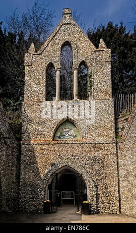 Ingresso al fuoco di inferno Grotte, a Wycombe Ovest Foto Stock