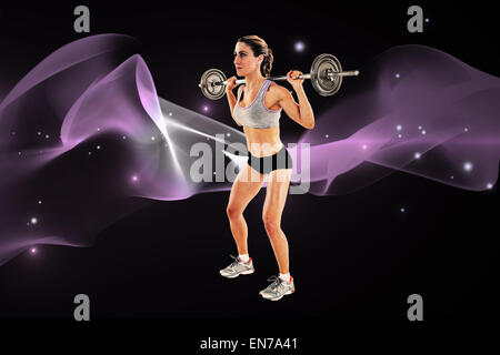 Immagine composita della femmina forte sollevamento crossfitter barbell dietro la testa Foto Stock