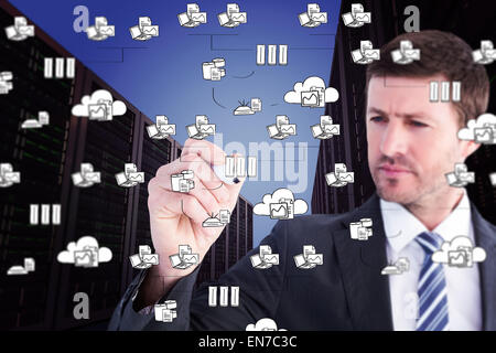 Immagine composita di grave imprenditore iscritto con marcatore Foto Stock